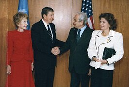 First family of US Nancy Reagan, Ronald Reagan, of United Nations Javier Perez de Cuellar, Marcela Perez de Cuellar