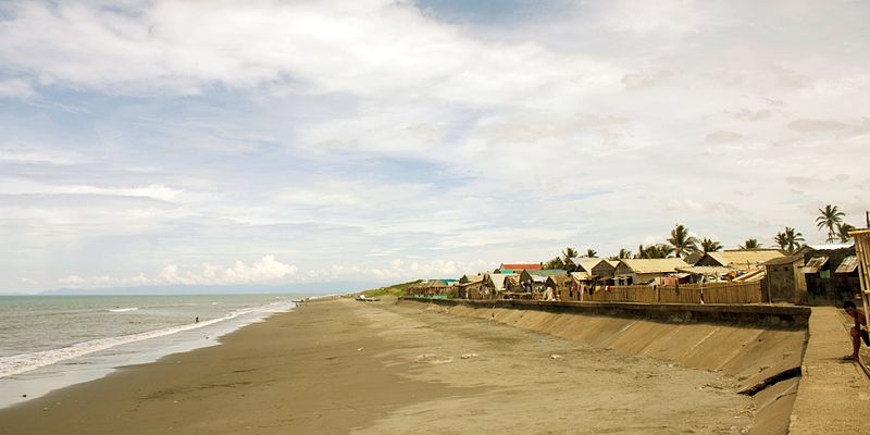 File:Aparri Beach-c.jpg