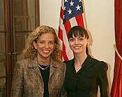 Ricci with congresswoman Debbie Wasserman Schultz (24 April 2007)