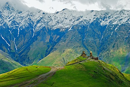 Holy Trinity Church of Gergeti Photographer: Nata Mostova