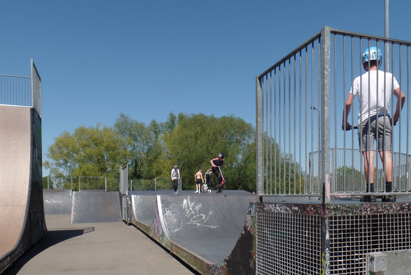 File:Skateboard.png