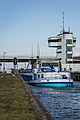 Cargo ship EXPECTO vaart de Houtribsluizen in.