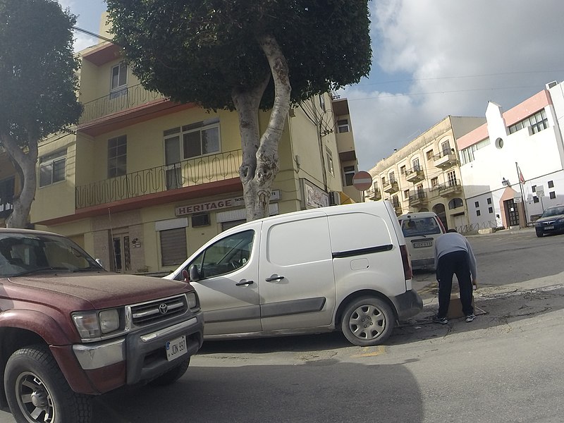 File:Sajghtar Bus Station, Triq Tal-Labour, Naxxar, Malta - panoramio (1).jpg