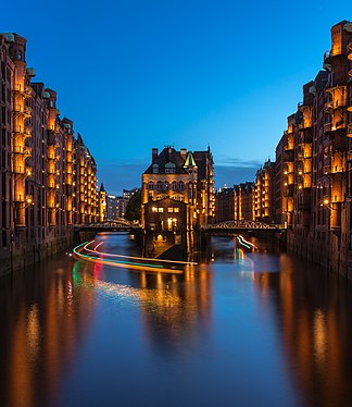 Speicherstadt - Das Wasserschloss illuminiert