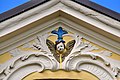 English: Cutout from the pediment on top of the central projection on the east side of the castle Deutsch: Ausschnitt des Dekorgiebels als oberer Abschluss des Mittelrisalit auf der Ost-Seite des Schlosses