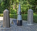 Drie symbolische grenspalen op drielandenpunt (Vaals).