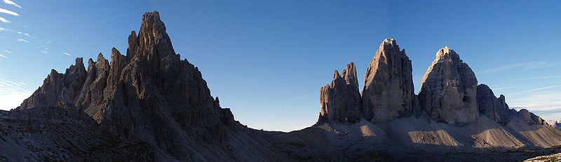 File:Paternkofel Zinnen Panorama.jpg