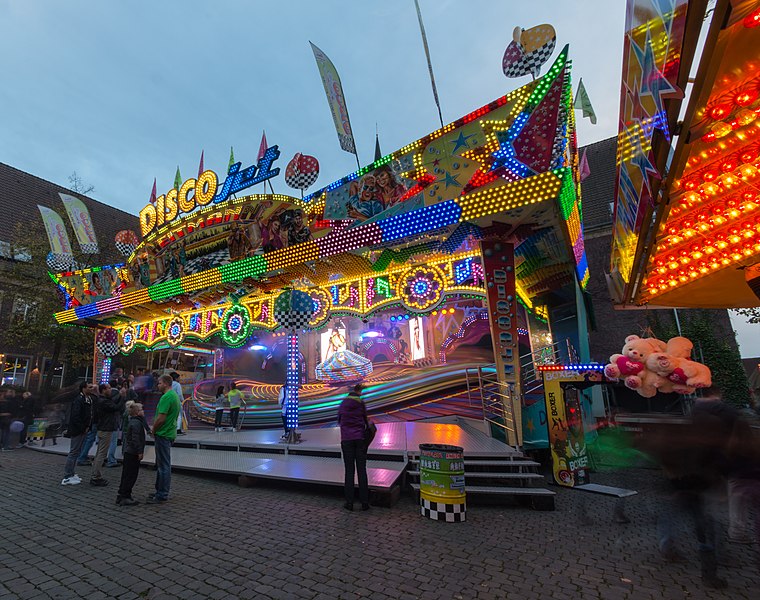 File:Dülmen, Viktorkirmes auf dem Marktplatz -- 2014 -- 3724.jpg