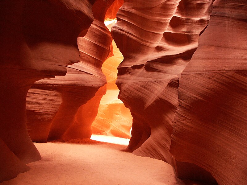 File:Lower Antelope Canyon 478.jpg