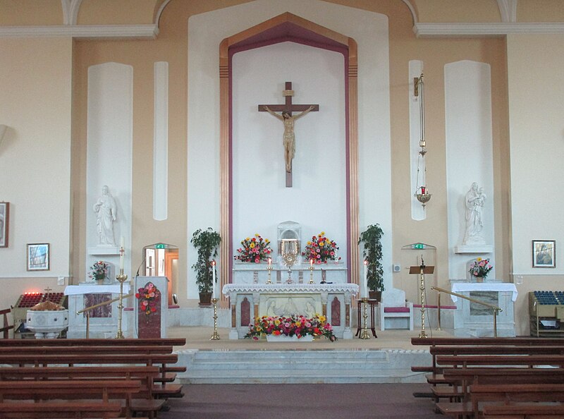 File:Church of St. Flannan, Killaloe - altar.jpg