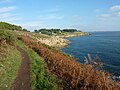 Le sentier littoral GR 34 et les falaises entre les plages de Raguénez et de Rospico.