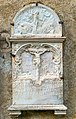 English: Epitaph 1662 of Caspar Mayr with the reliefs of the Crucifixion and the Resurrection of Christ on the exterior southern wall Deutsch: Epitaph 1662 mit den Reliefs vom Gedreuzigtem und Auferstandenem an der südlichen Außenwand