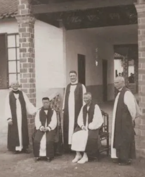 File:Anglican clergymen at Mienchu, Szechwan.png