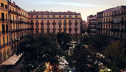 Català: Plaça de la Independència. Italiano: Piazza dell'Indipendenza.