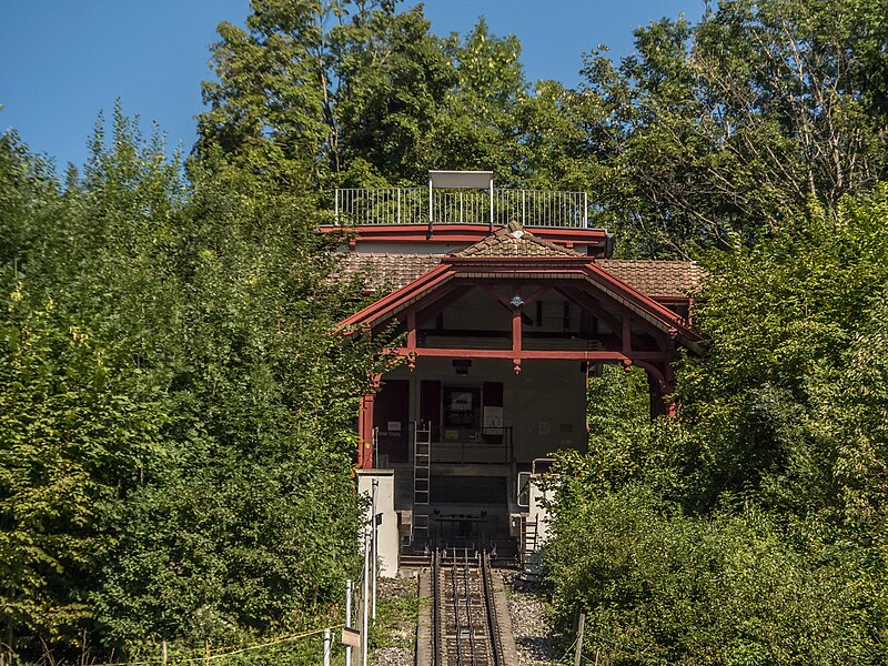 File:Sonnenbergbahn Luzern-1180758.jpg