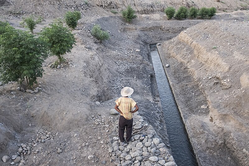 File:Infrastruktur zur Bewässerungslandwirtschaft in der Savanne von Subuli, Region Afar, Äthiopien.jpg