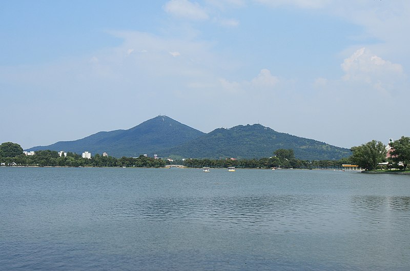 File:Nanjing XuanWuLake Purple and Mountain.jpg