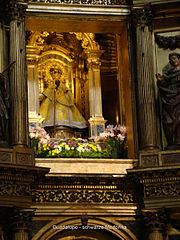 Imagen de Nuestra Señora de Guadalupe, en el retablo mayor de la basilica.