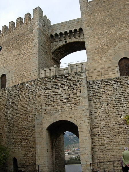 File:Morella puerta 3.jpg