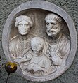 English: Ancient Roman relief medaillon (portrait grave stone of a Roman couple with child) Deutsch: Altes römisches Relief-Medaillon (Porträt-Grabstein eines römischen Ehepaares mit Kind)