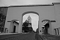 Leipheim, neues Stadttor und Kirche