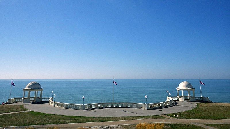 File:The Colonnade. Bexhill (rear) (2).jpg