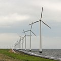 Windmolenpark in het IJsselmeer bij de Ketelbrug (Flevoland)