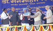 Thumbnail for File:Lalu Prasad presenting a memento to the Prime Minister, Dr. Manmohan Singh at the Foundation Stone laying ceremony of new Broad Gauge Rail Lines between Dahod-Indore (via -Jhabua) and Chhota Udepur-Dhar at Jhabua in Madhya.jpg