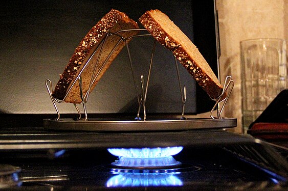 gas flames under simple but effective construction for toasting bread in e.g. a camper van