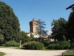 Giardini Salvi - vista sulla torre di Piazza Castello