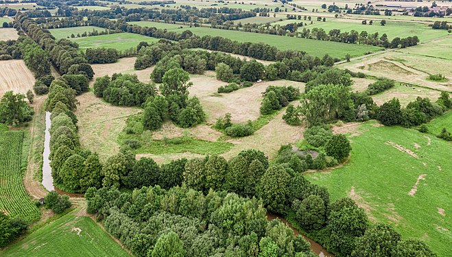 Die Reste der Dieler Schanze sind nur aus der Luft gut zu erkennen. Rest einer größeren Anlage, angelegt während des spanisch-niederländischen Krieges Anfang des 17. Jahrhunderts, erneute Bedeutung im niederländisch-münsterländischen Krieg, zerstört 1672.