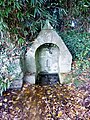 Plomelin : la fontaine près de la chapelle Saint-Philibert