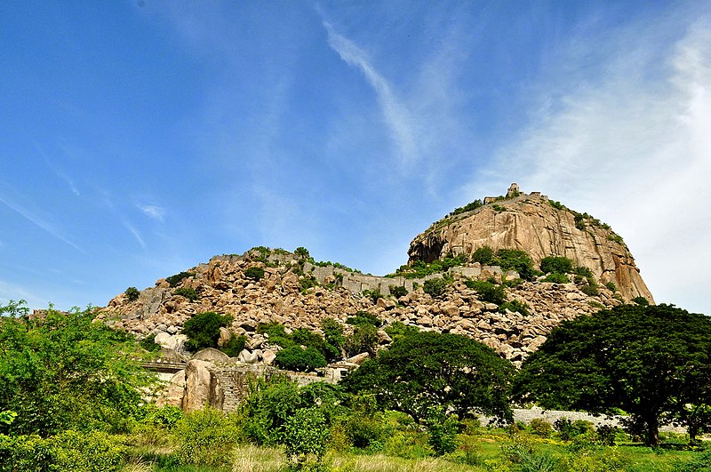 File:Gingee Raja Fort Hill.jpg