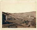 "Hot Springs, S.D." The Minnekahta and Gillispie Hotels, new blocks. The Fremont, Elkhorn & M.V. Ry., Battle Mt. in distance (1891, LC-DIG-ppmsc-02579)