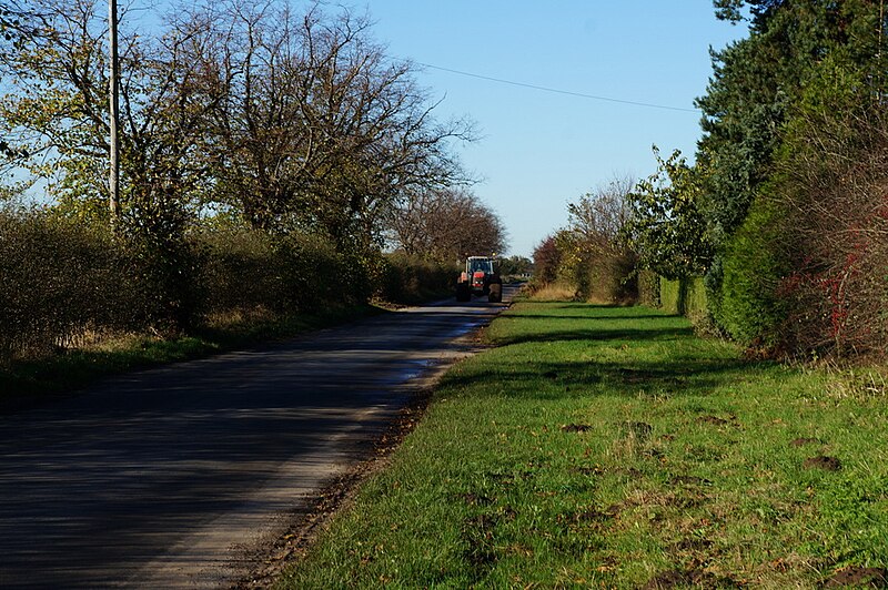 File:Sand Lane at New Farm, East Yorkshire - geograph.org.uk - 3733577.jpg