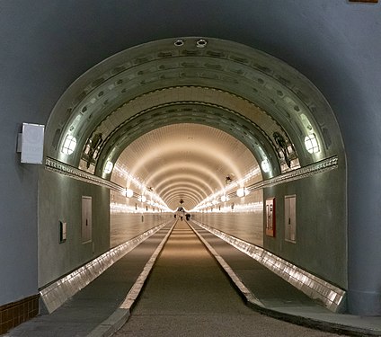 Alter Elbtunnel – Blick in die Tunnelröhre