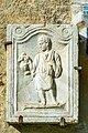 English: Roman stone relief showing a male servant( CSIR II/3, 220) Deutsch: Römischer Reliefstein mit der Darstellung eines Dieners (CSIR II/3, 220)