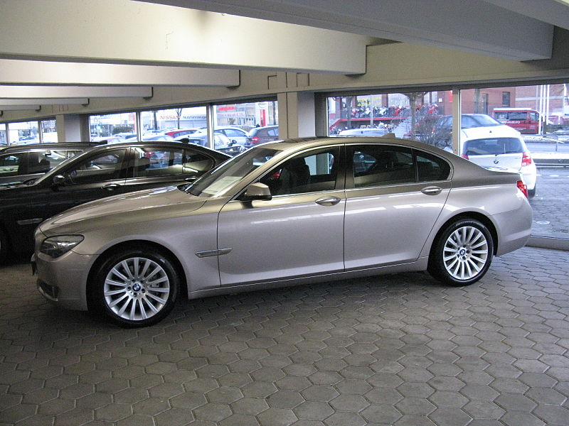 File:BMW 7 Series F01 (6841894263).jpg