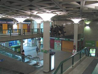 Entrance hall/vestibule of Sol station