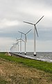 Windmolenpark in het IJsselmeer bij de Ketelbrug (Flevoland)