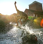 19.4.15 Skimboarden