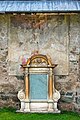 English: Grave and fresco of the crucifixion at the apse Deutsch: Grabstätte und Kreuzigungsfresko an der Apsis