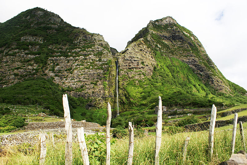 File:Cascata do Poço do Bacalhau, Fajã Grande, 2, Arquivo de Villa Maria, ilha Terceira, Açores.JPG