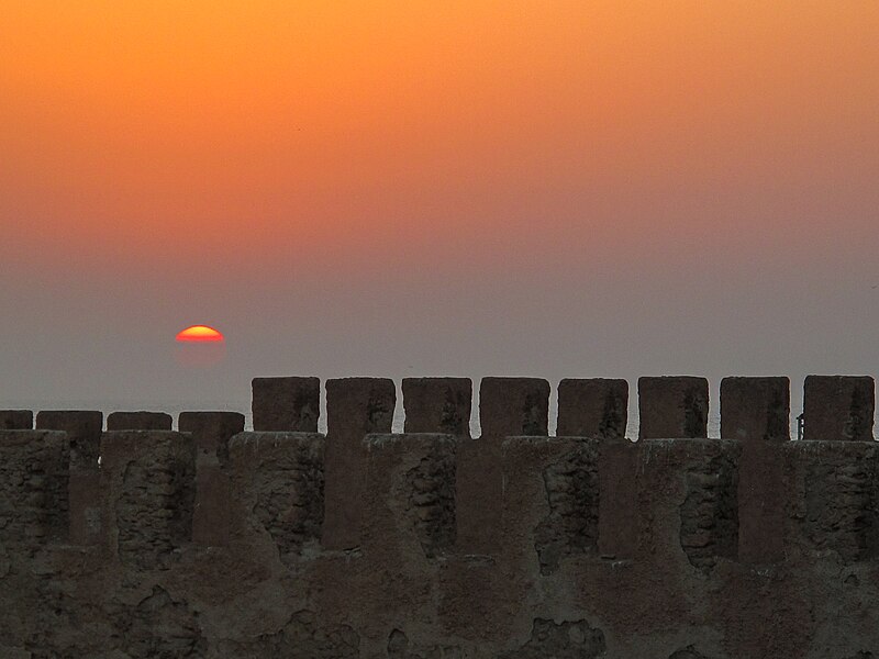 File:2023 (challenge No. 3 - old unpublished pics) - Day 264 - Sun setting over the ramparts, Essaouira, Morocco 2013 - Flickr - ambabheg.jpg