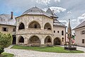 English: Canonry manor house, charnel house, mortuary and Gothic light column Deutsch: Kanonikerstöckl, Karner, Aufbahrungshalle und gotische Lichtsäule