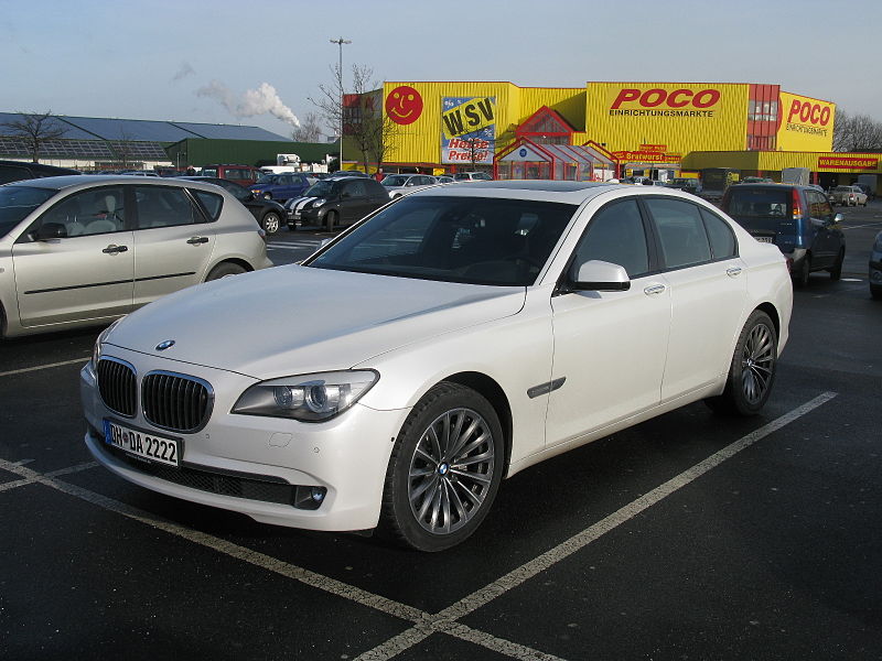 File:BMW 740d F01 (13249608655).jpg