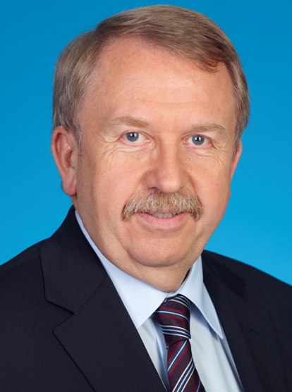 File:Helmut Rau 2 cropped.png