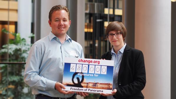 Freedom of panorama protest: Handover of petition to save Freedom of Panorama in EU, 480,000 signatures July 2015