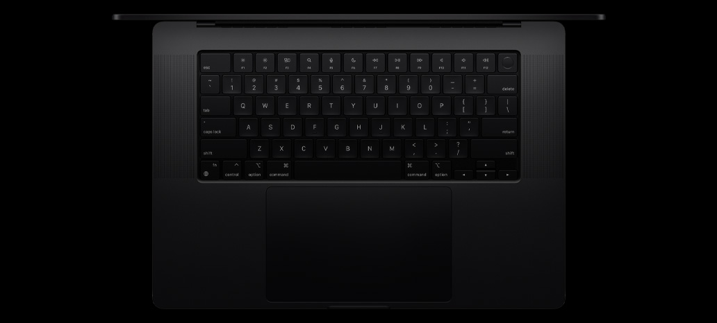 Vista desde arriba de un MacBook Pro que muestra el teclado Magic Keyboard con Touch ID y trackpad