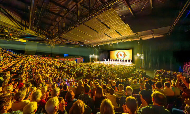 神韻、フランス全72公演で観客15万人を魅了